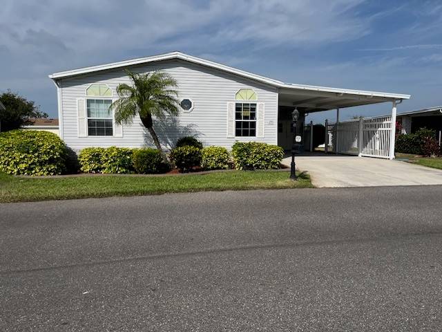 Winter Haven, FL Mobile Home for Sale located at 923 La Quinta Blvd Four Lakes Golf & Country Club